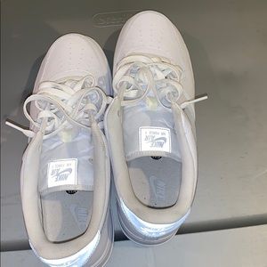 White and gray Air Force One